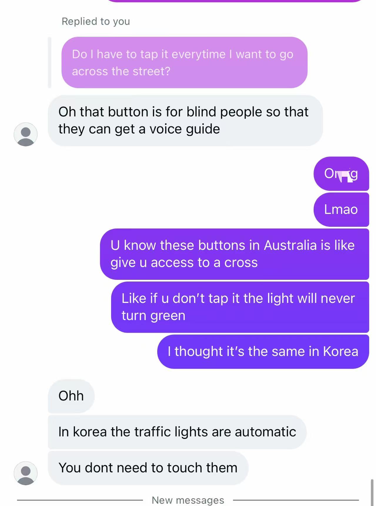 A chat explaining that Seoul traffic lights change automatically